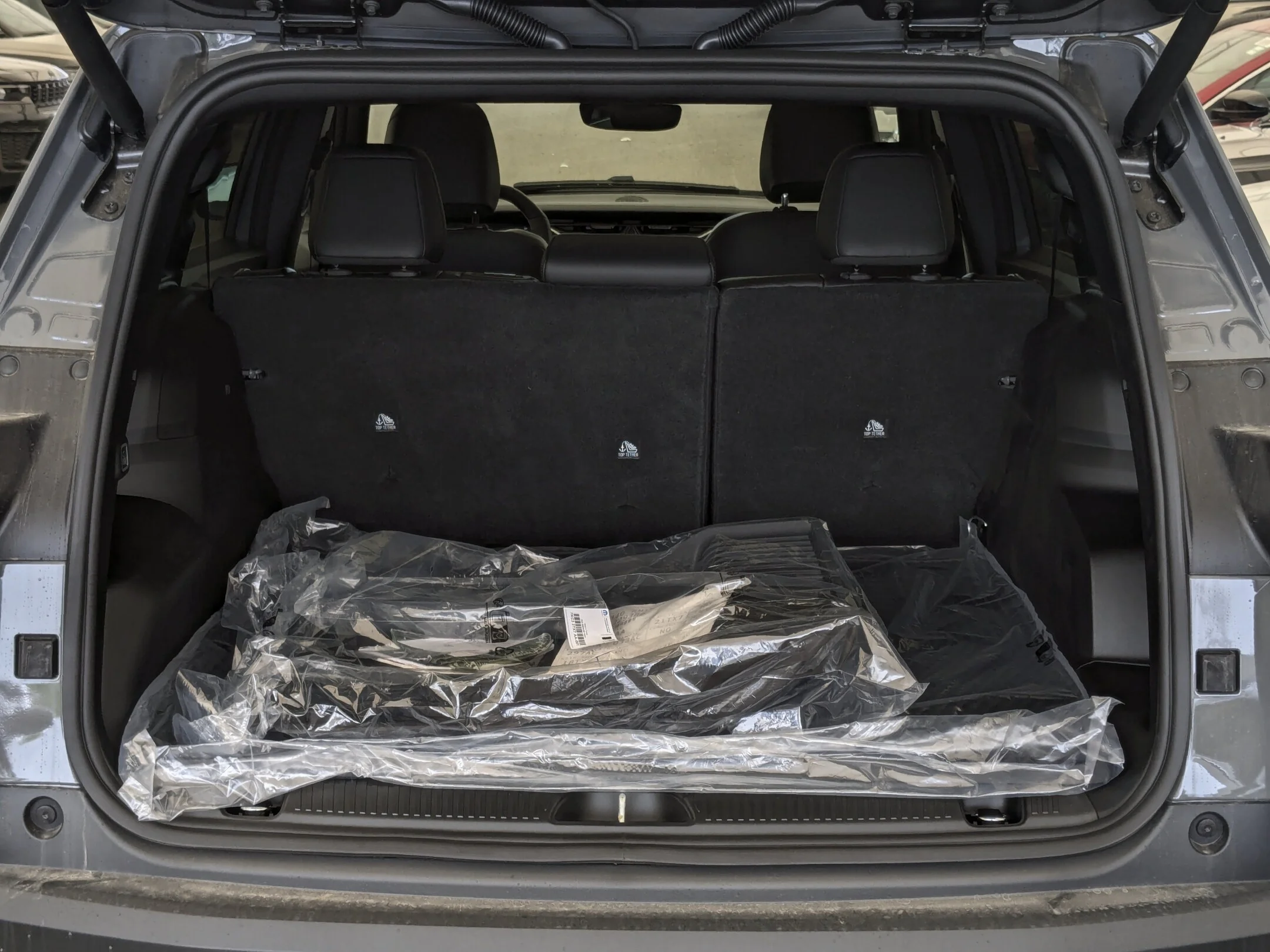 New 2026 Grey Jeep Limited - - Hybrid - Dual-Pane Pano Sunroof - Capri Leatherette - Power Liftgate & More! image 28