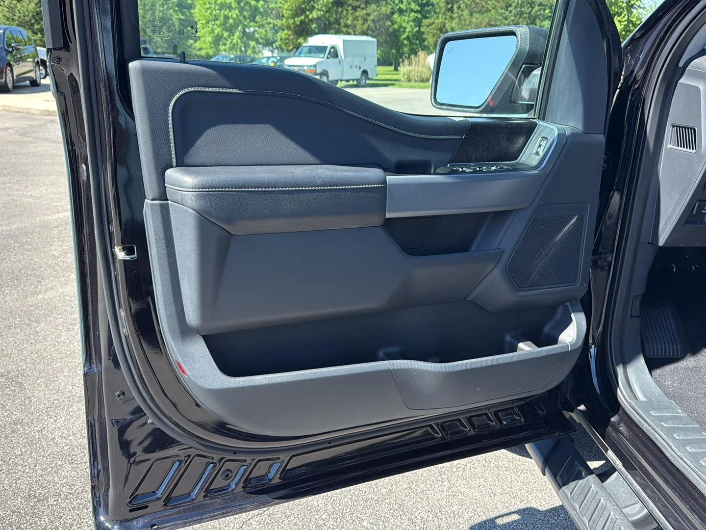 Used 2023 Area 51/Agate Black Ford XLT image 21