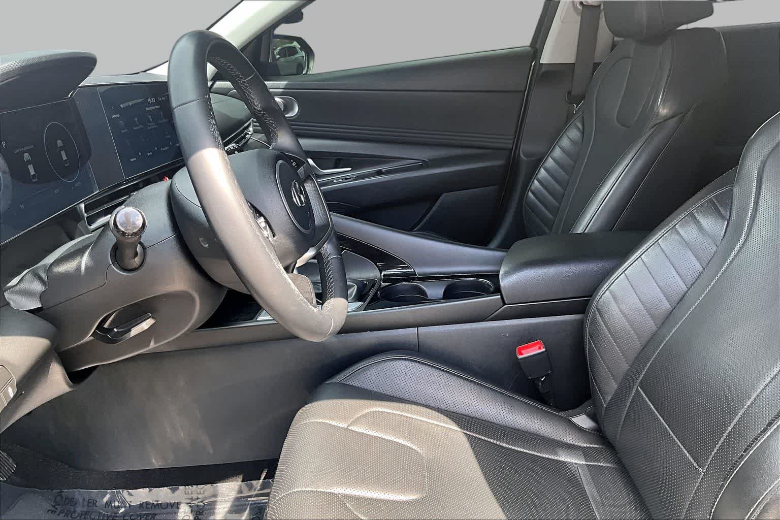 Used 2023 Fluid Metal Hyundai Limited image 9