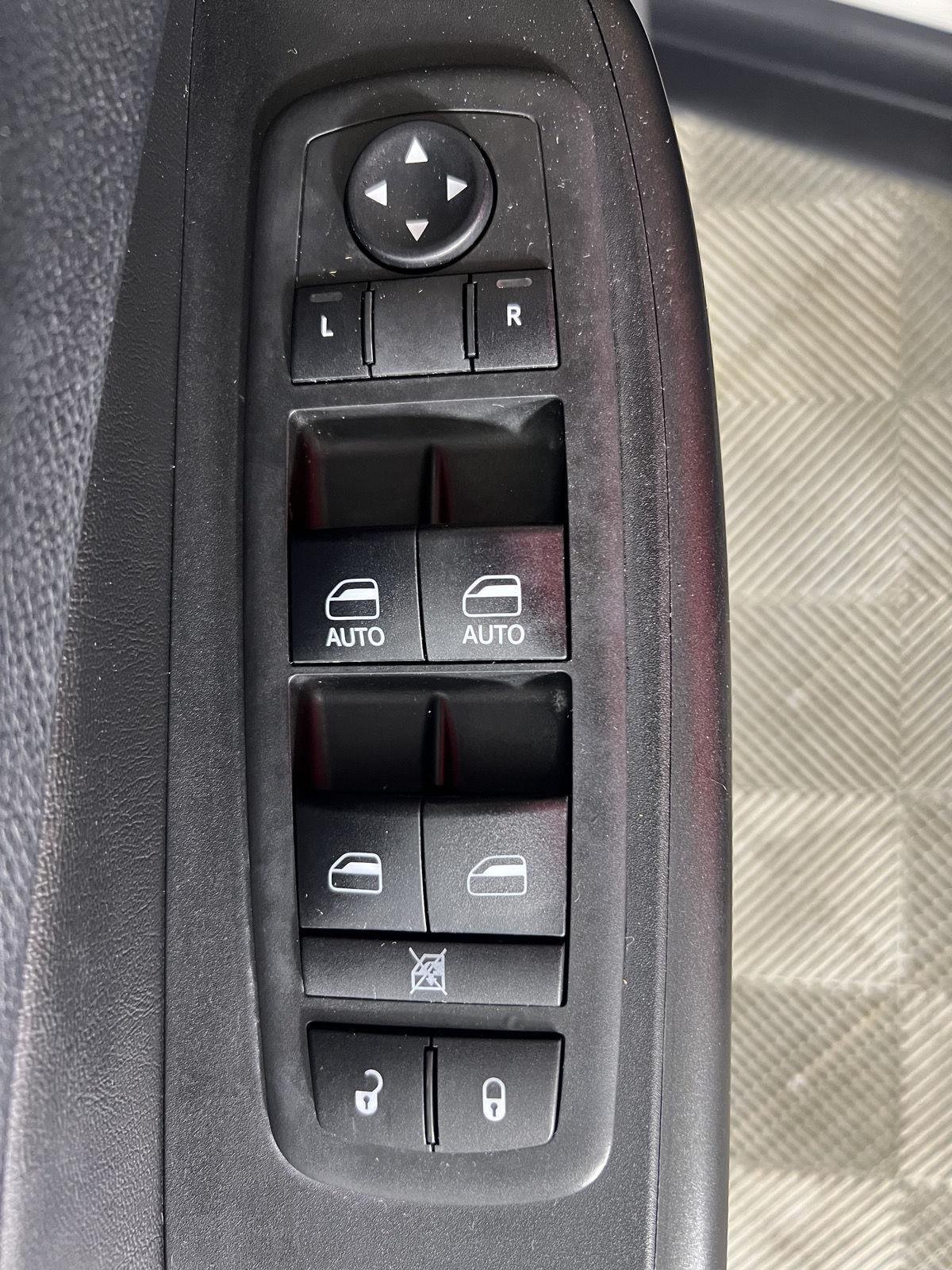 Used 2019 Pearl White Jeep Trailhawk Elite image 26