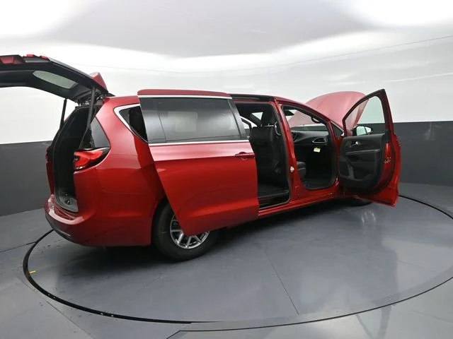 New 2027 Red Hot Pearl-Coat Exterior Paint Chrysler Select image 34
