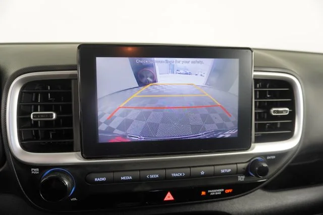Used 2022 Gray Hyundai SE image 28