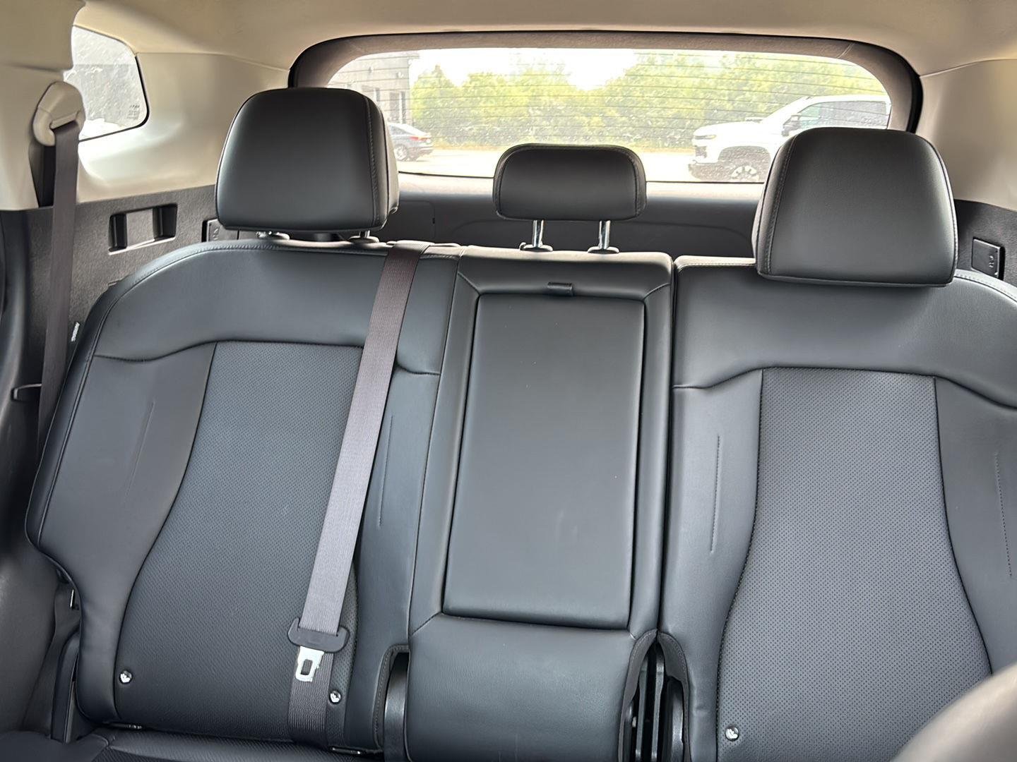 Used 2024 Everlasting Silver Kia EX image 18