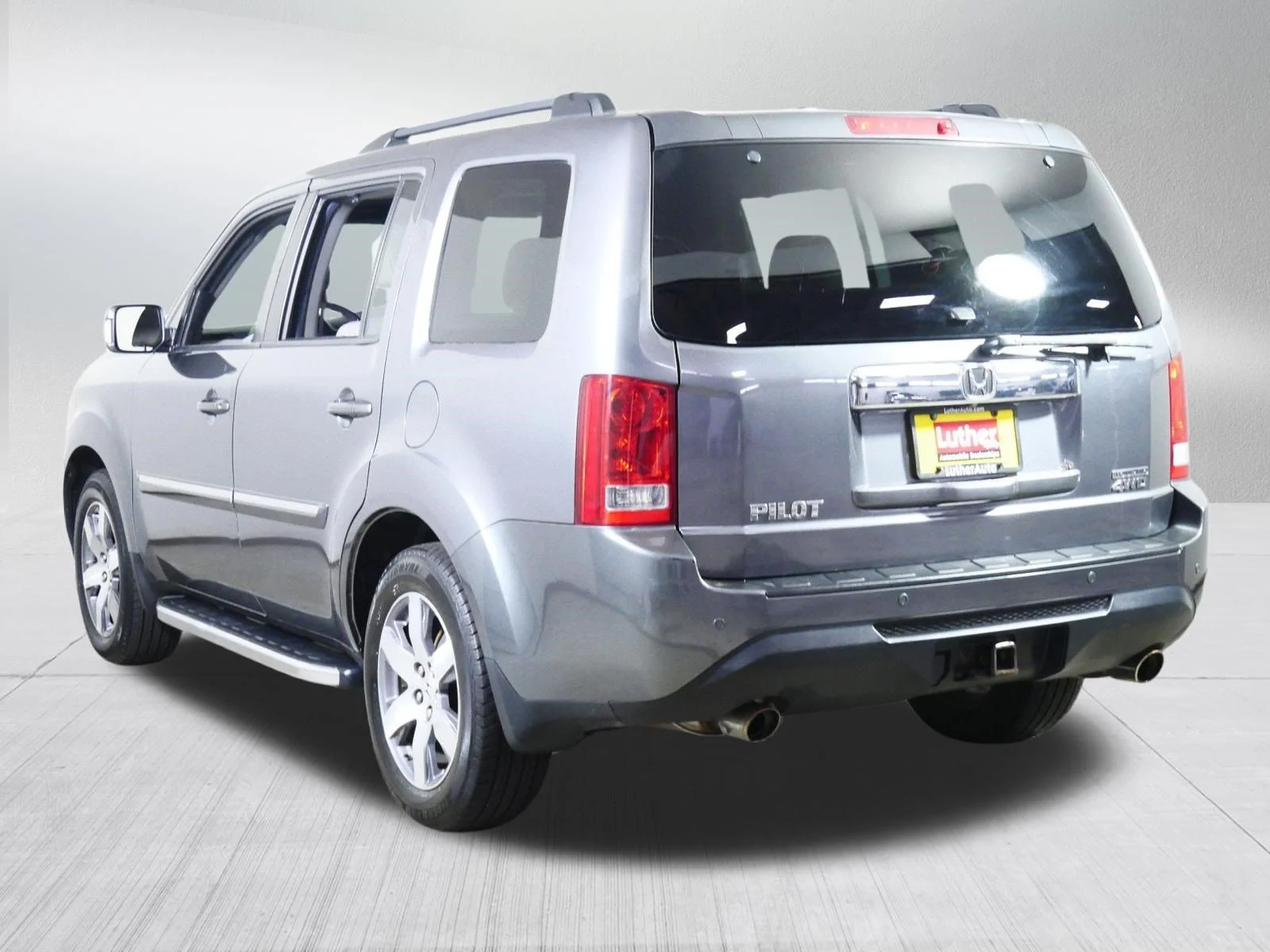 Used 2013 Polished Metal Metallic Honda Touring image 5