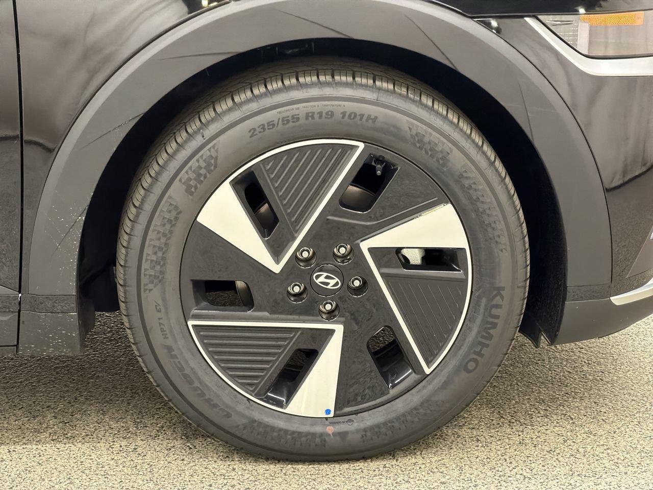 New 2026 Abyss Black Hyundai SEL image 10