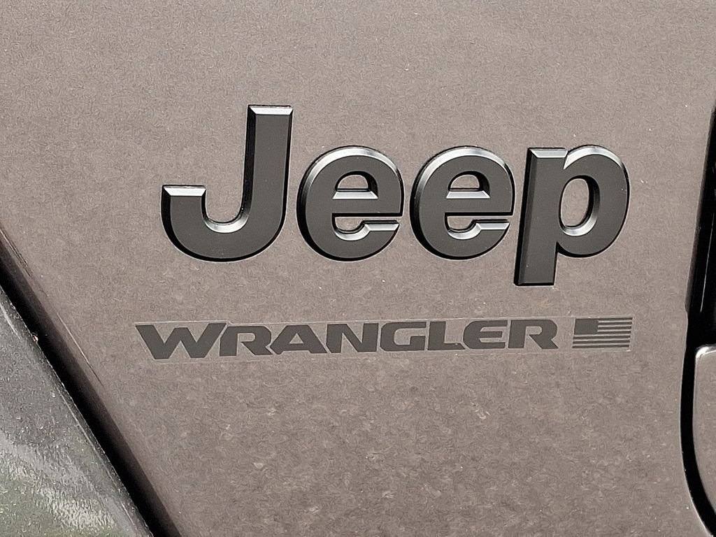 New 2026 Granite Crystal Metallic Clear-Coat Exterior Paint Jeep Sahara image 19