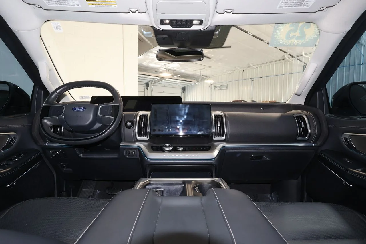 Used 2025 Silver Ford Platinum image 30