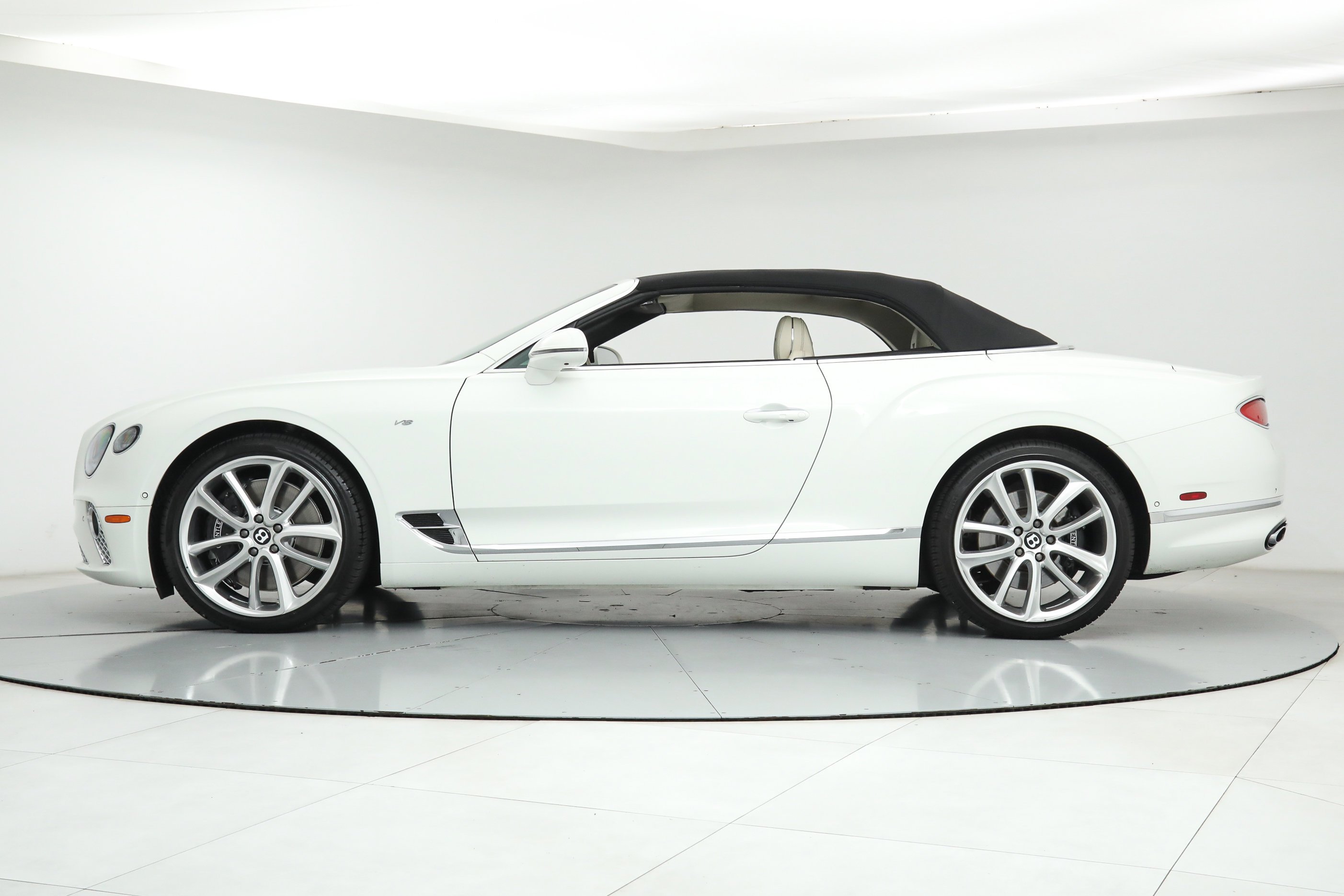 Used 2022 White Bentley GT V8 Convertible image 3