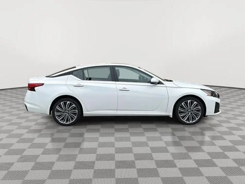 Certified Used 2023 White Nissan 2.5 SL image 2