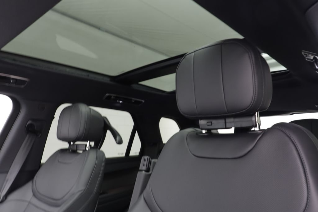 New 2026 Borasco Grey LAND ROVER SE image 14