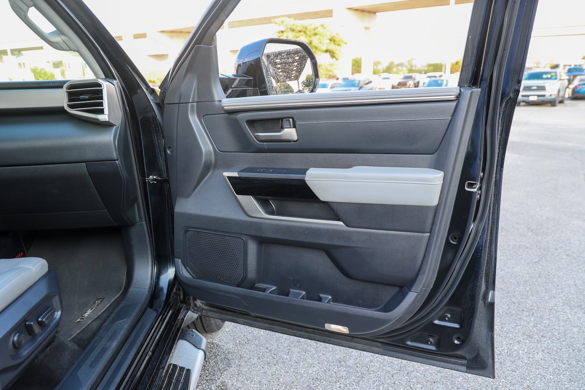 Used 2022 MIDNIGHT BLACK ME Toyota Limited image 43