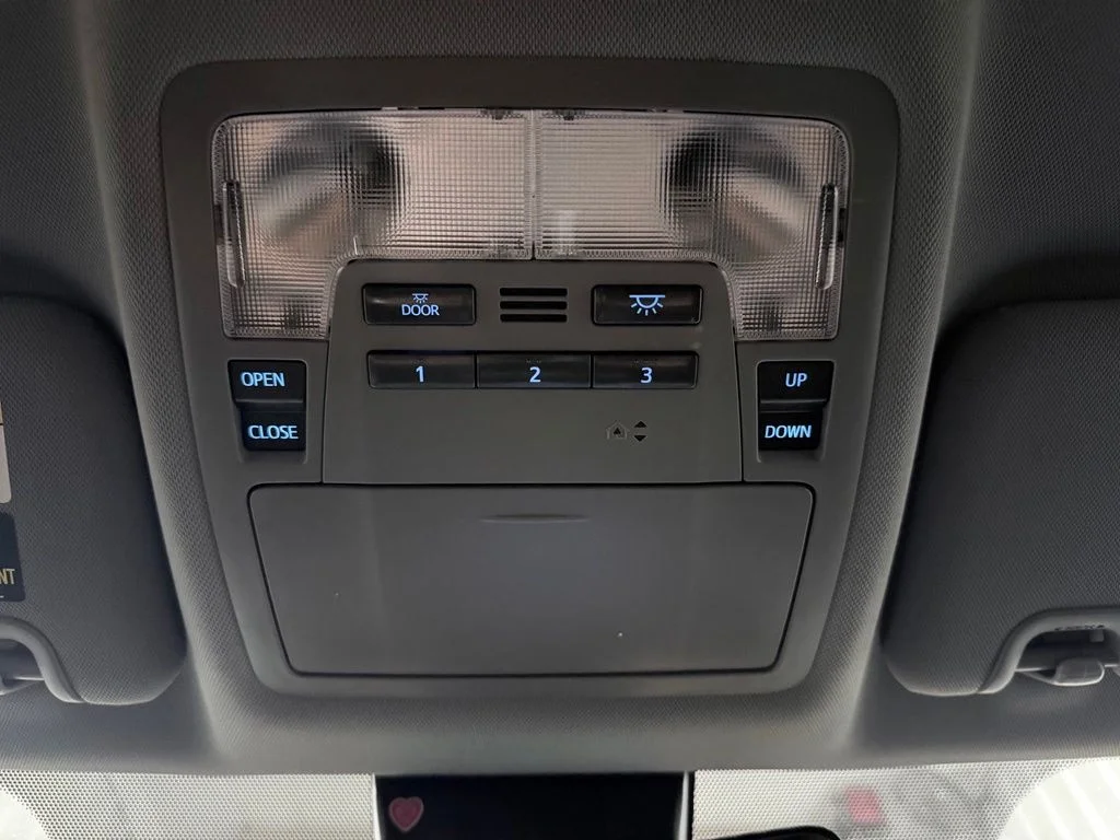 Used 2019 Black Toyota XLE image 19