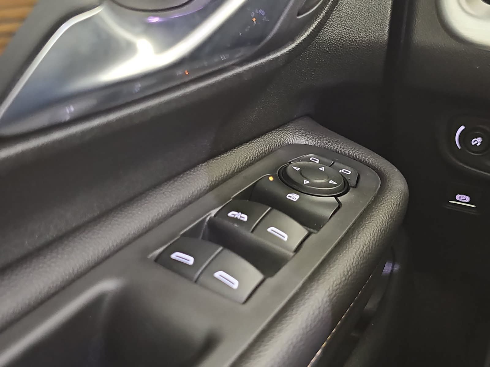 Used 2020 Black GMC SLE image 27
