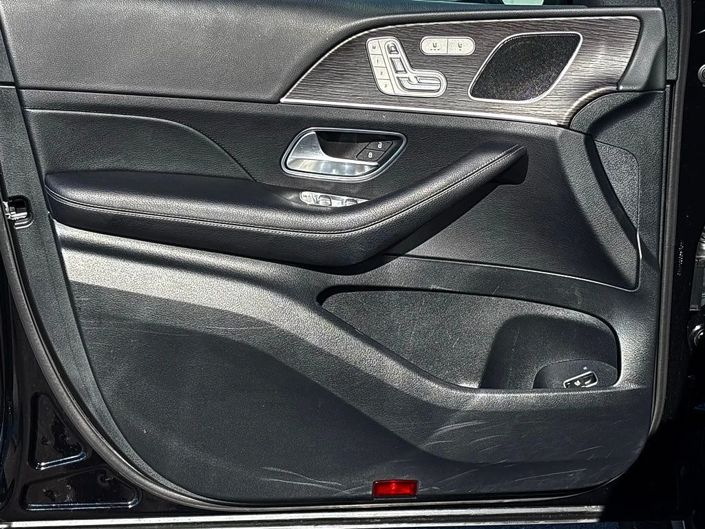 Used 2025 Black Mercedes-Benz GLE 450 4MATIC® image 17