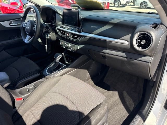 Used 2022 White Kia LXS image 15