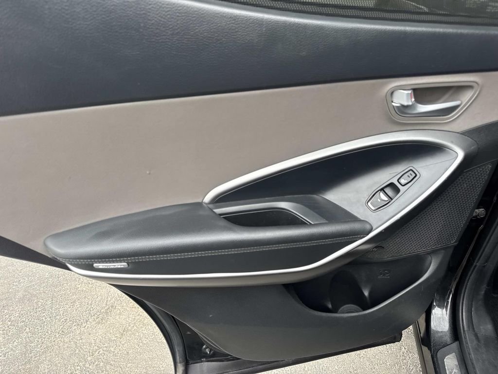 Used 2018 Black Hyundai 2.4 Base image 20