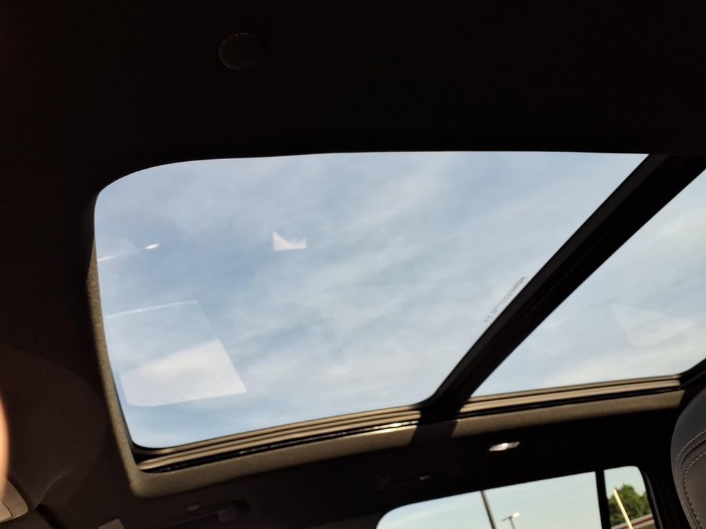 New 2026 Iridescent White Tricoat Buick Avenir image 7
