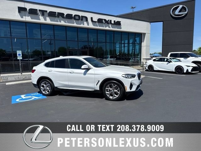 2023 BMW X4 xDrive30i's photo
