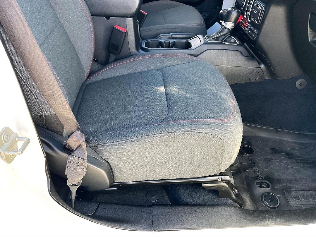 Used 2024 Bright White Clearcoat Jeep Rubicon image 34
