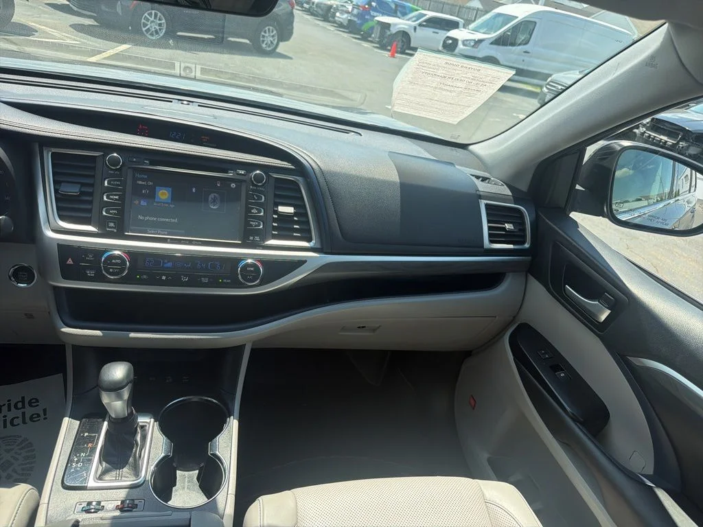 Used 2018 Gray Toyota Limited image 18