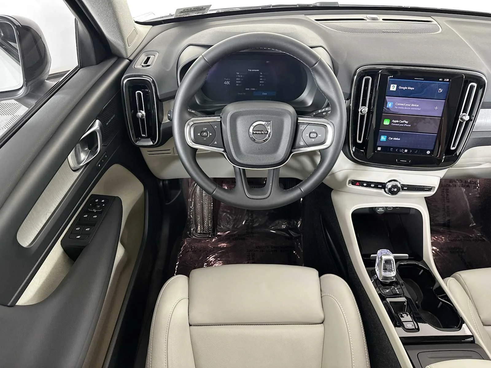 Certified Used 2025 Crystal White Volvo Plus image 21