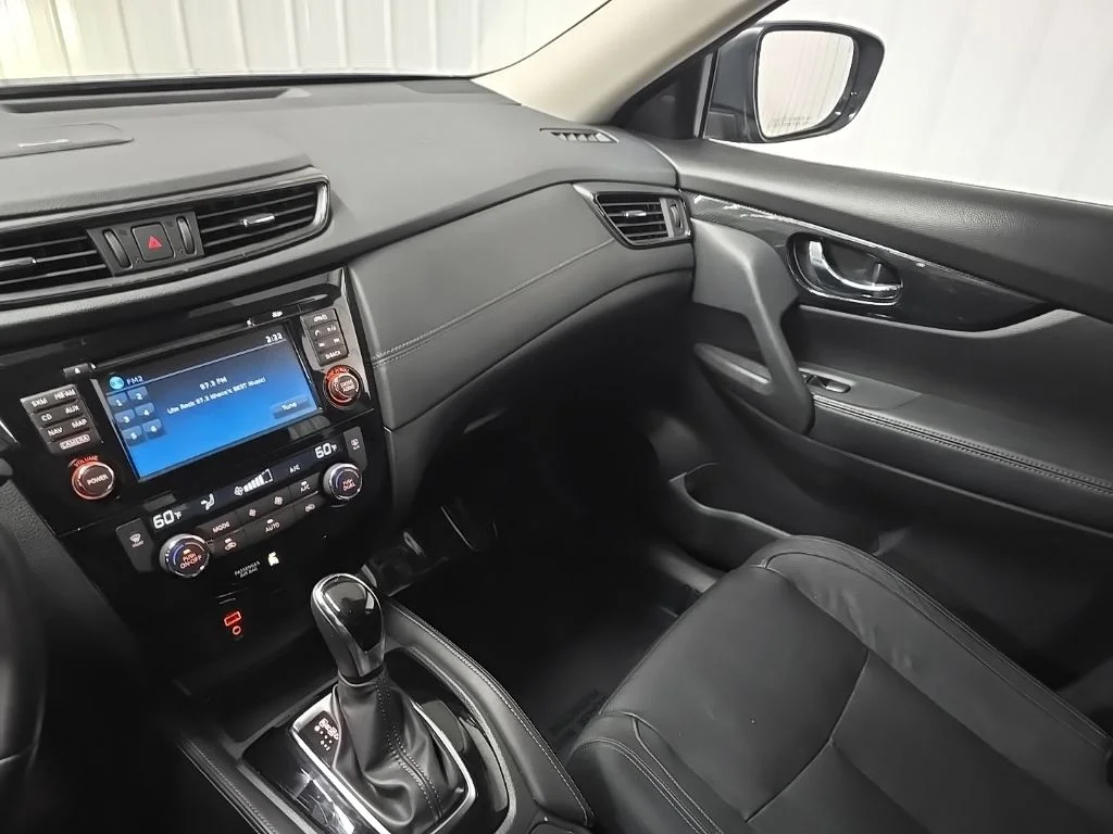 Used 2017 Black Nissan SL image 28