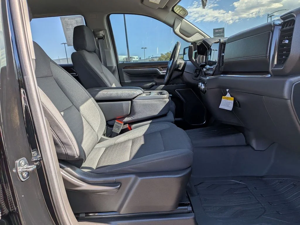 Used 2024 Onyx Black GMC Elevation image 22