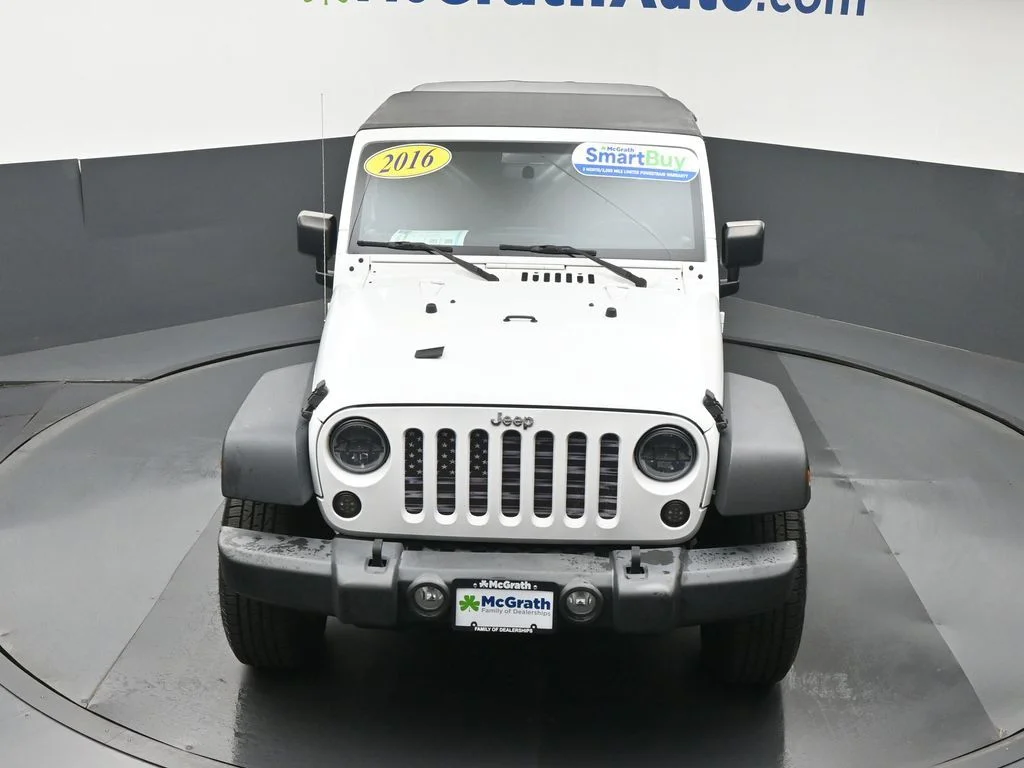 Used 2016 White Jeep Sport image 23