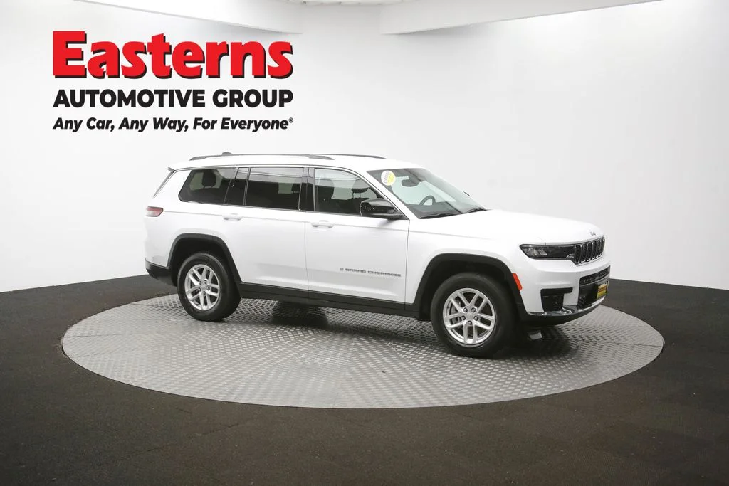 Used 2023 White Jeep Laredo image 51