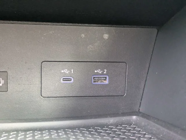 Used 2024 Black Nissan Platinum image 27