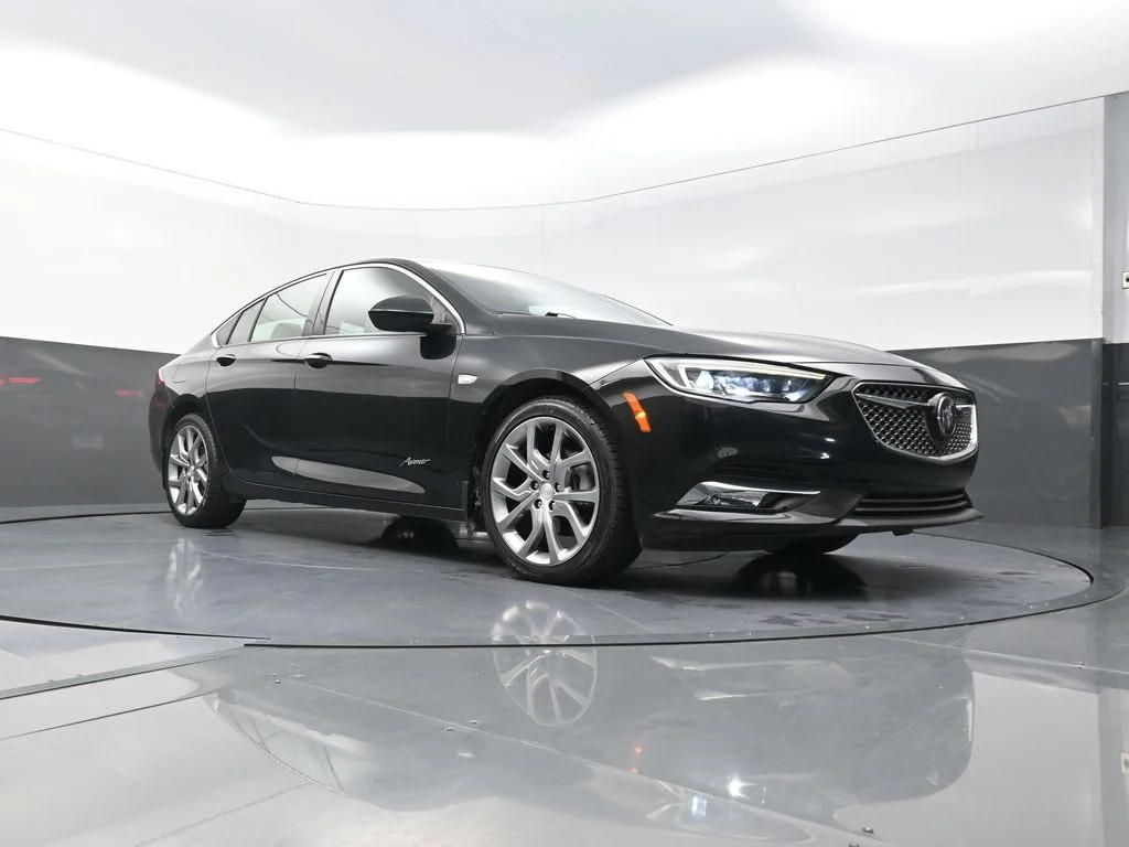 Used 2019 Black Buick Avenir image 23