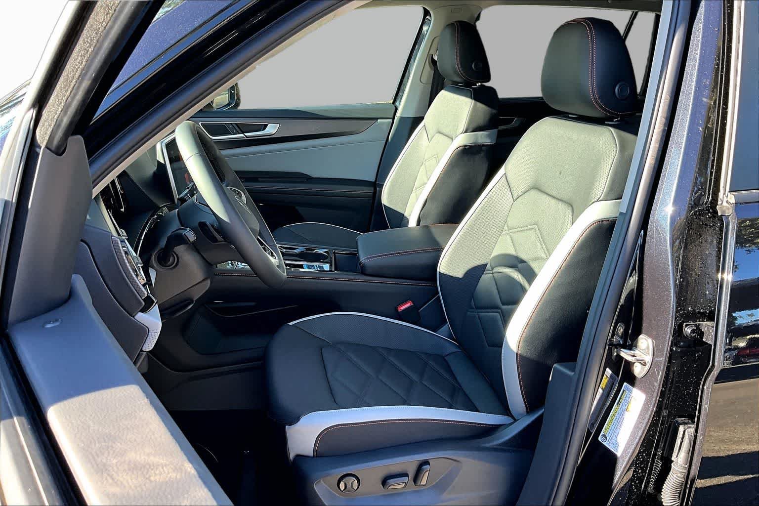 New 2026 Deep Black Pearl Volkswagen 2.0T Peak Edition image 9