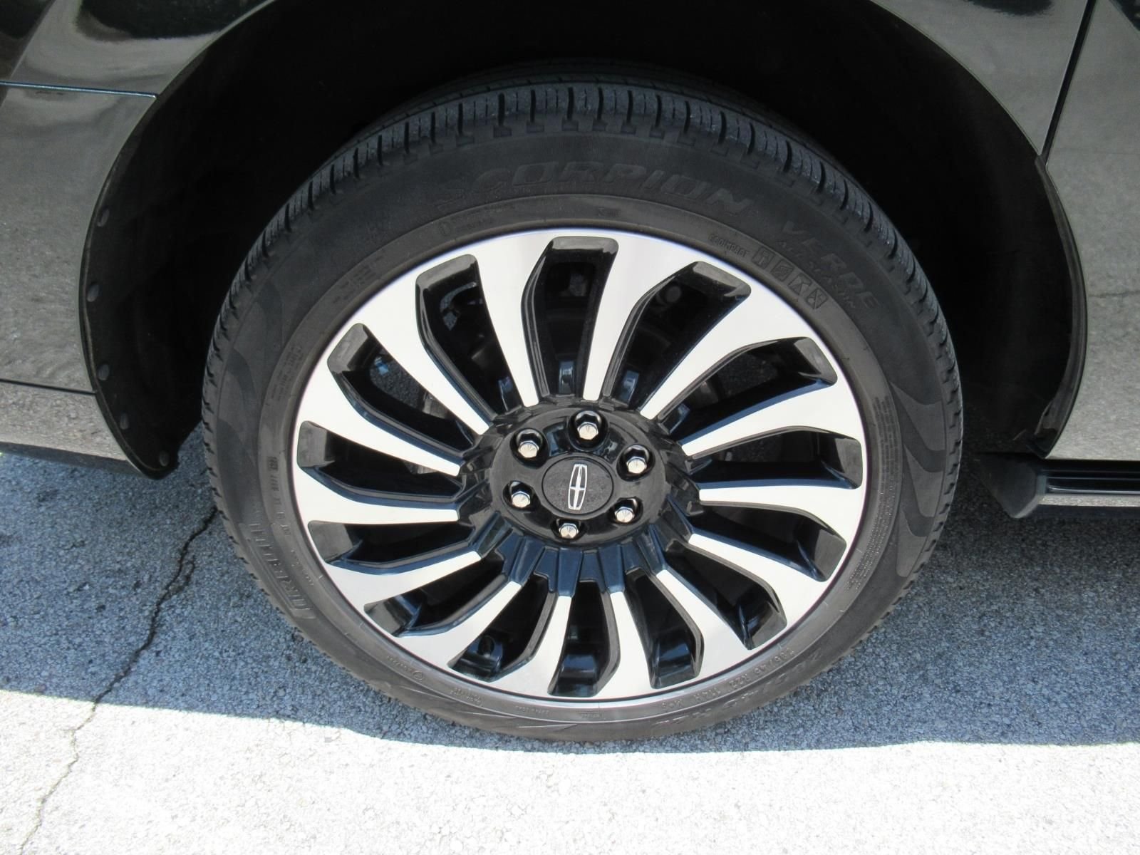 Used 2023 Green Lincoln Black Label image 9