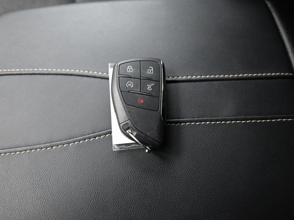 Used 2025 Ebony Twilight Metallic GMC Elevation image 17