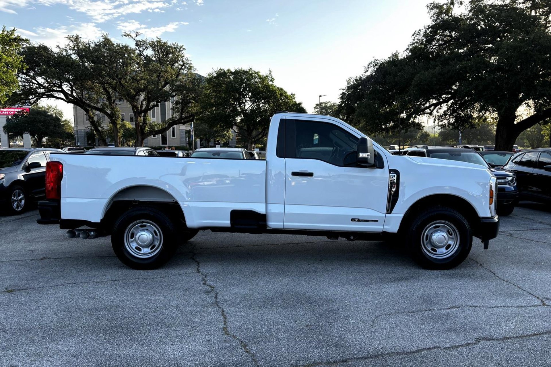 New 2025 Oxford White Ford XL image 6