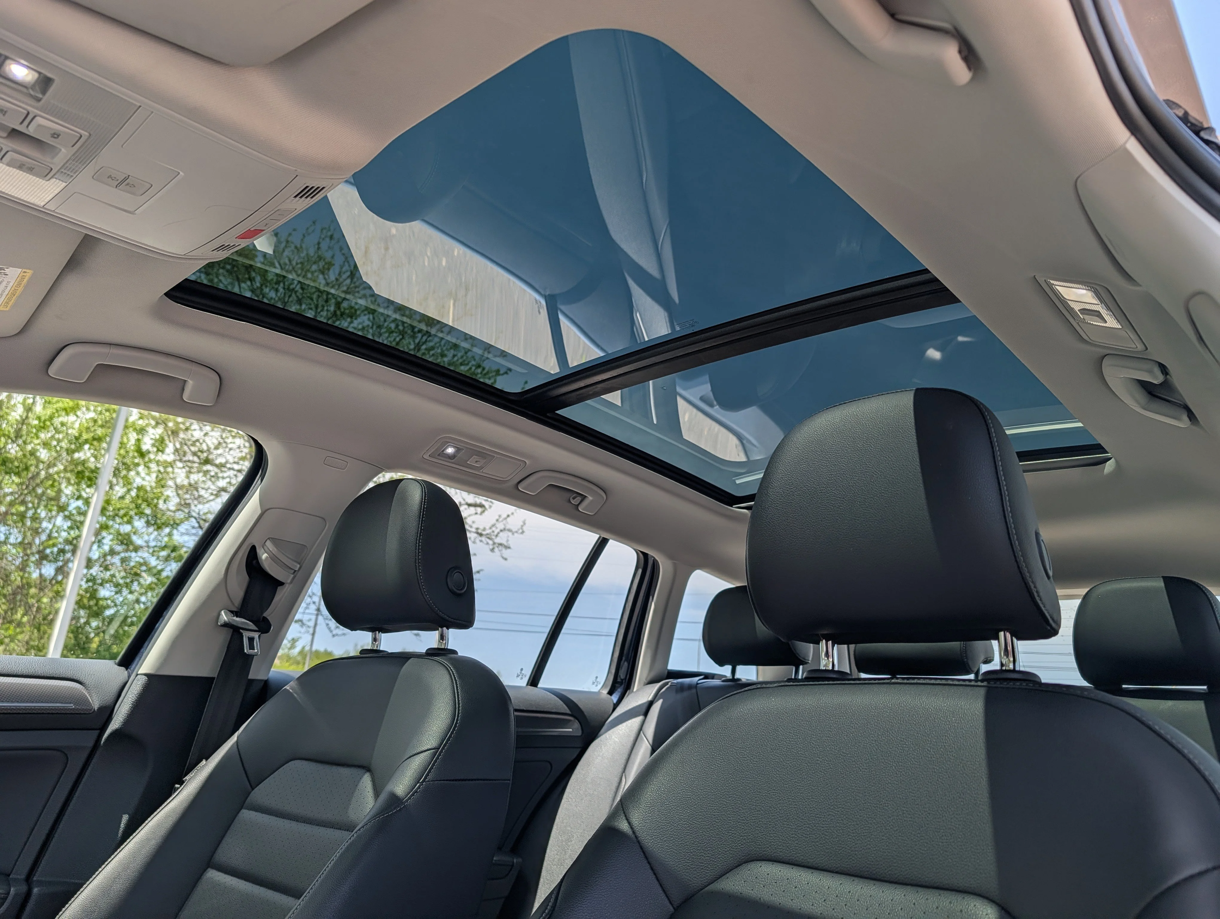 Used 2017 Night Blue Metallic Volkswagen SEL image 32