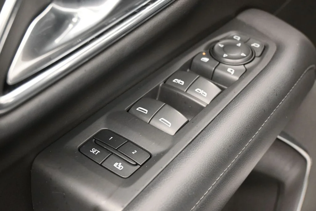 Used 2023 Iridescent Pearl Tricoat Chevrolet LT image 14