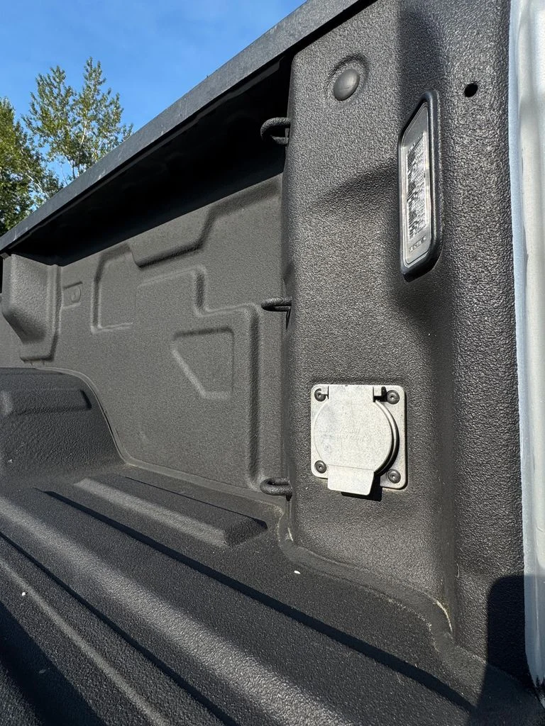 Used 2022 Silver Ice Metallic Chevrolet High Country image 13