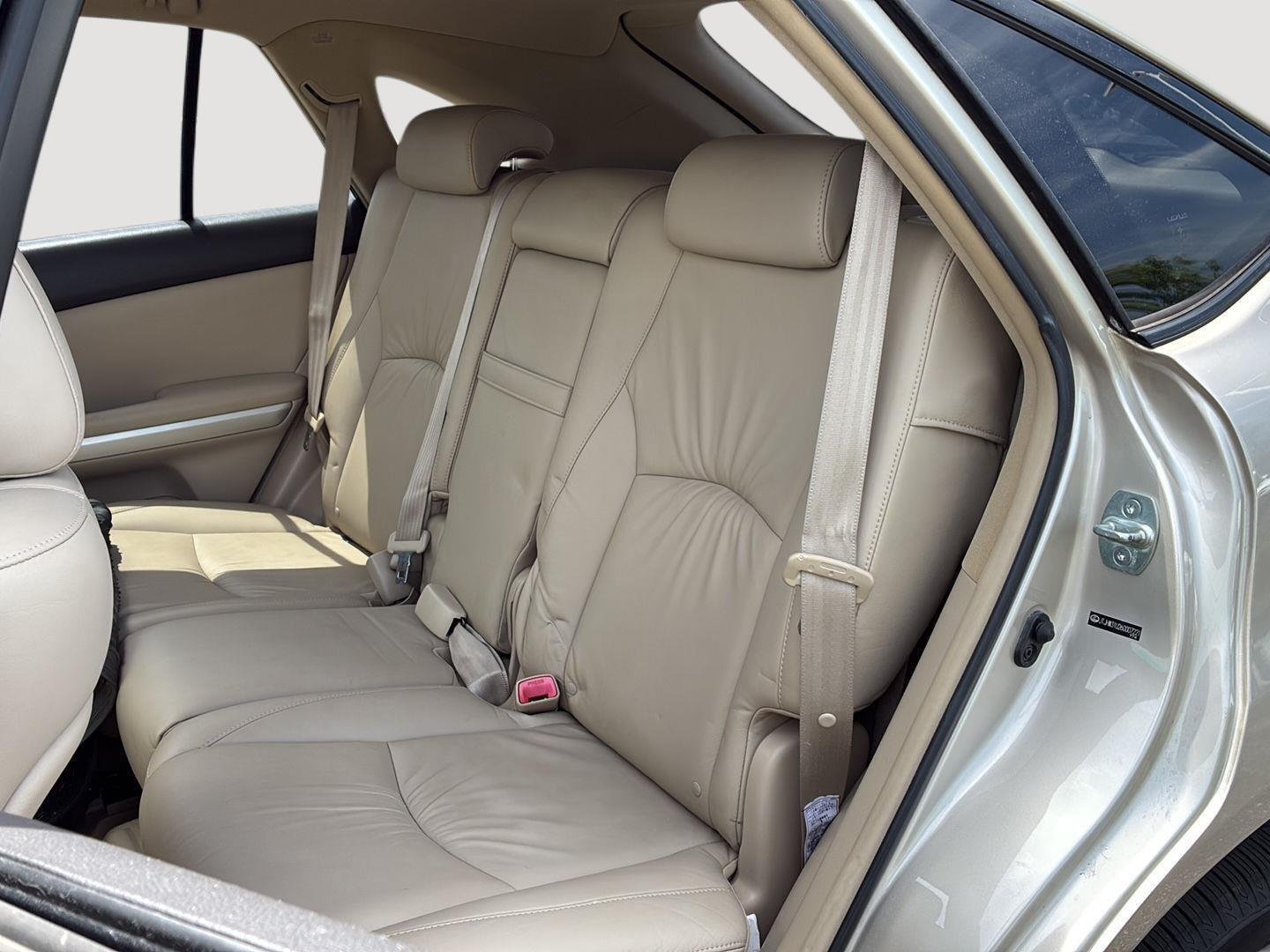 Used 2006 Savannah Metallic Lexus Base image 5