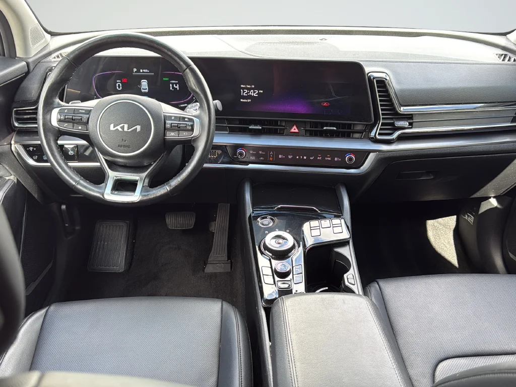 Used 2023 White Kia EX image 9
