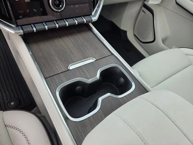 2026 GMC Acadia Denali - Photo 28