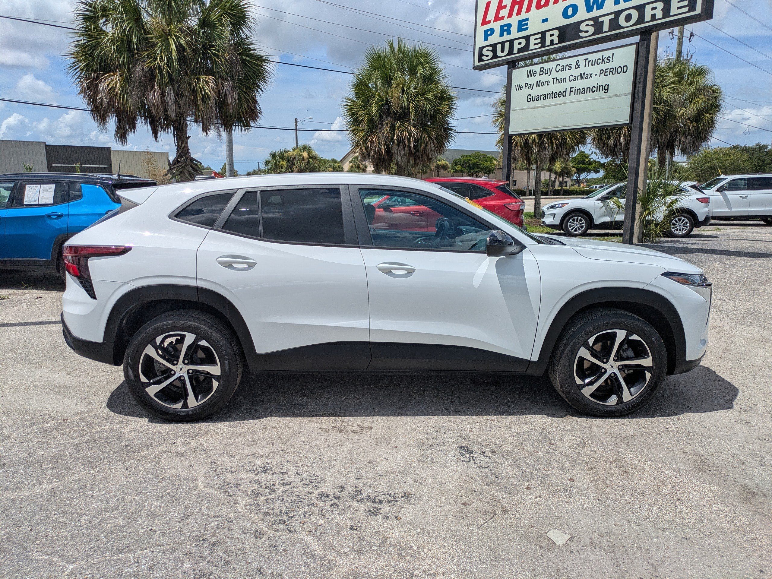 Used 2024 Summit White Chevrolet 1RS image 3