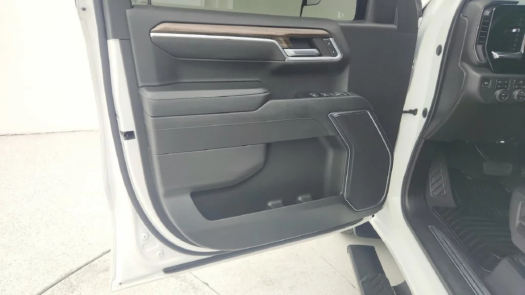Used 2022 SUMMIT WHITE Chevrolet RST image 24