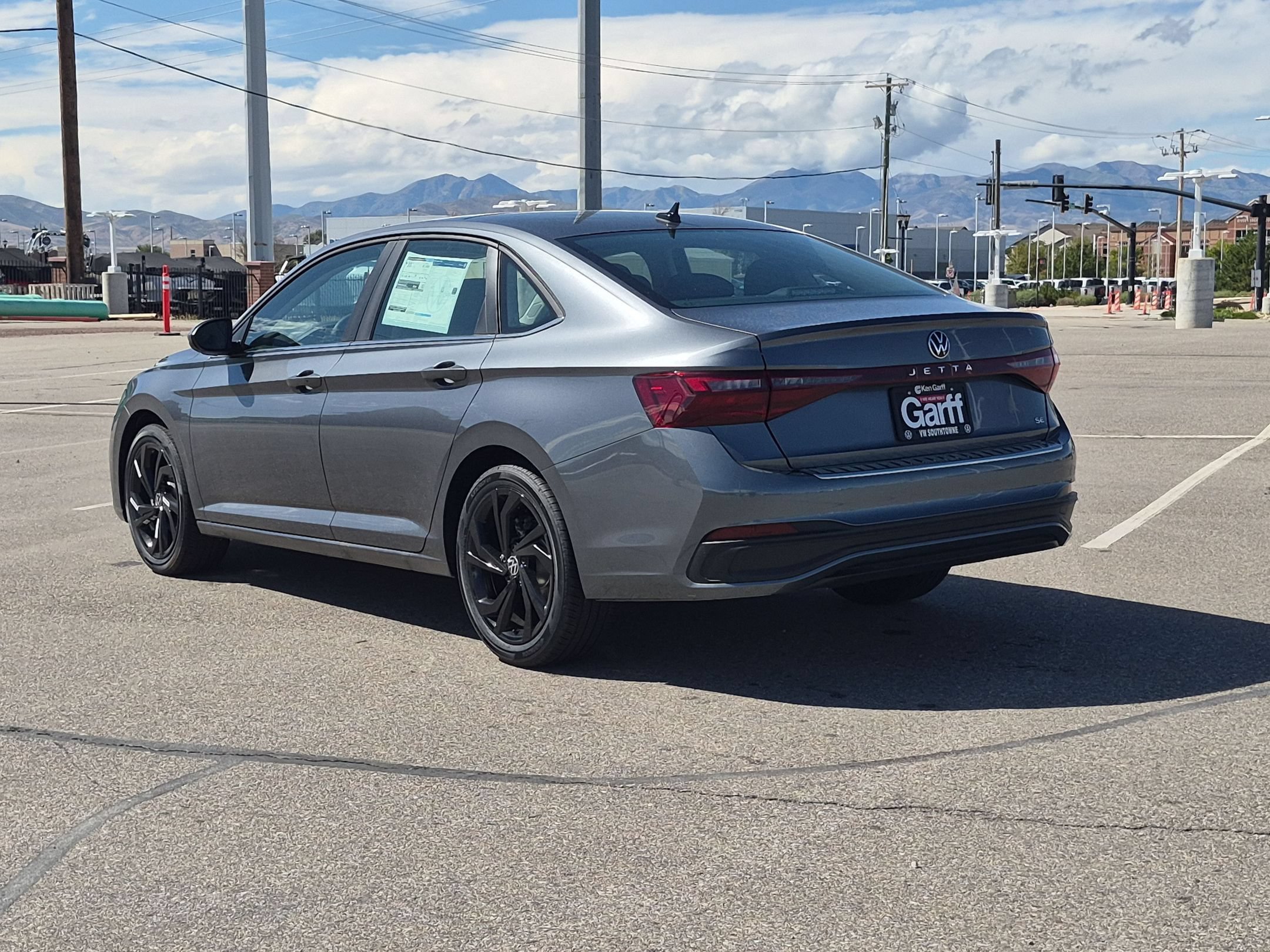 New 2027 Platinum Gray Metallic Volkswagen SE image 5