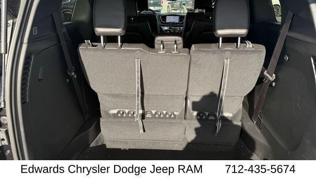 2026 Chrysler Pacifica Select - Photo 38