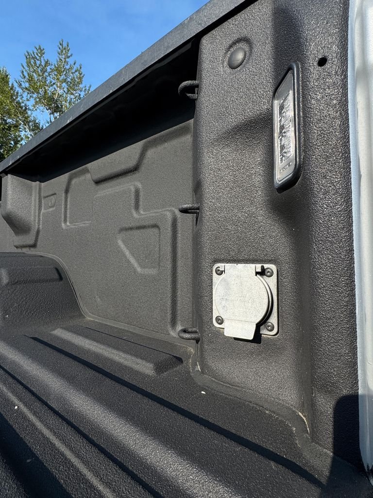 Used 2022 Silver Ice Metallic Chevrolet High Country image 13