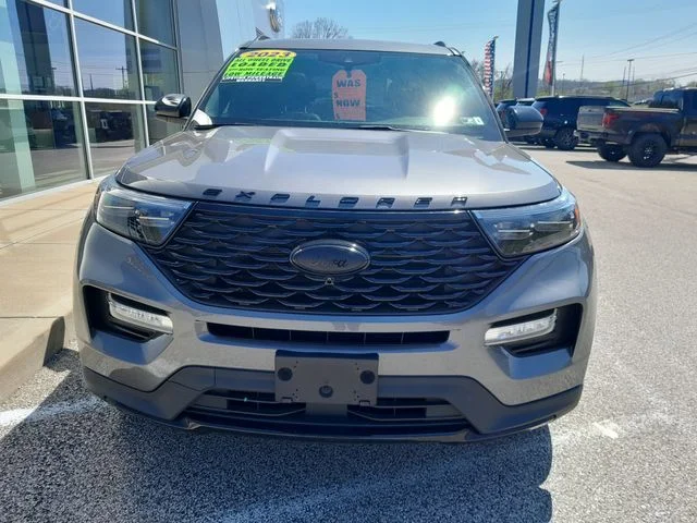 Used 2023 Gray Metallic Ford ST-Line image 4