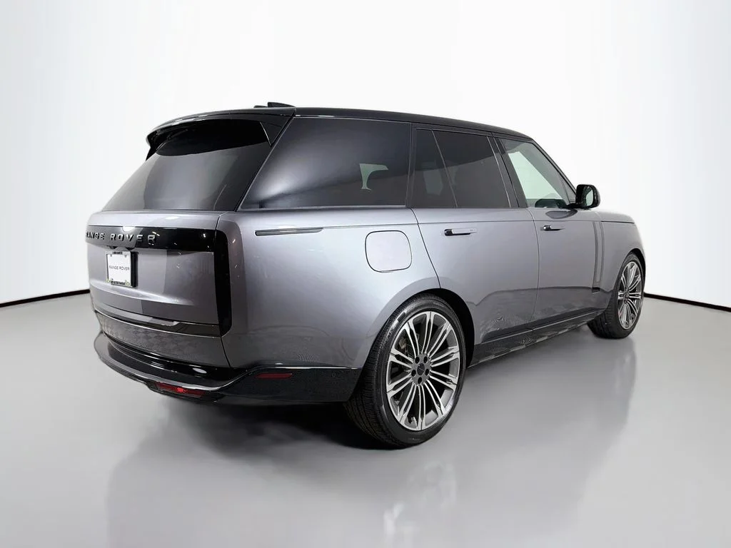 New 2026 Eiger Grey Land Rover SE image 5