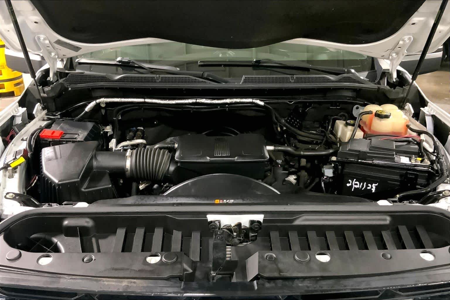 Used 2022 Summit White GMC SLE image 32
