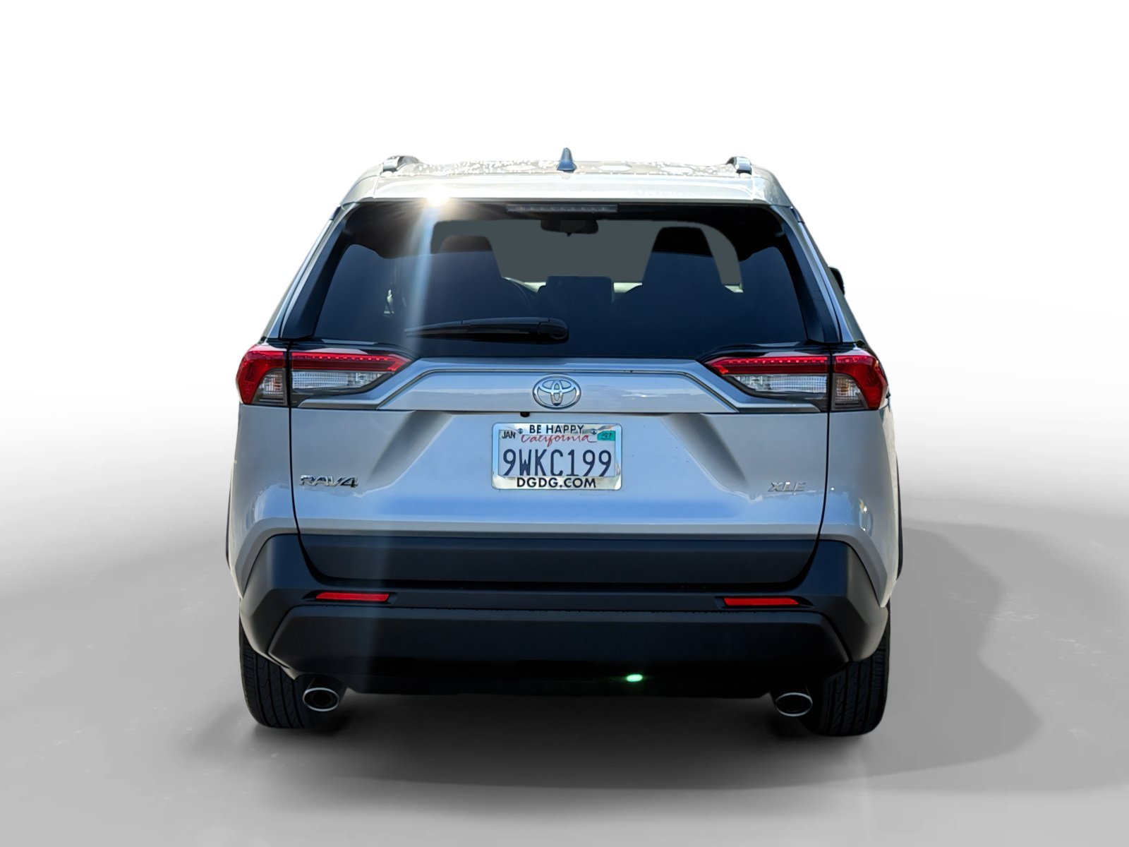 Used 2025 Silver Sky Metallic Toyota XLE image 4